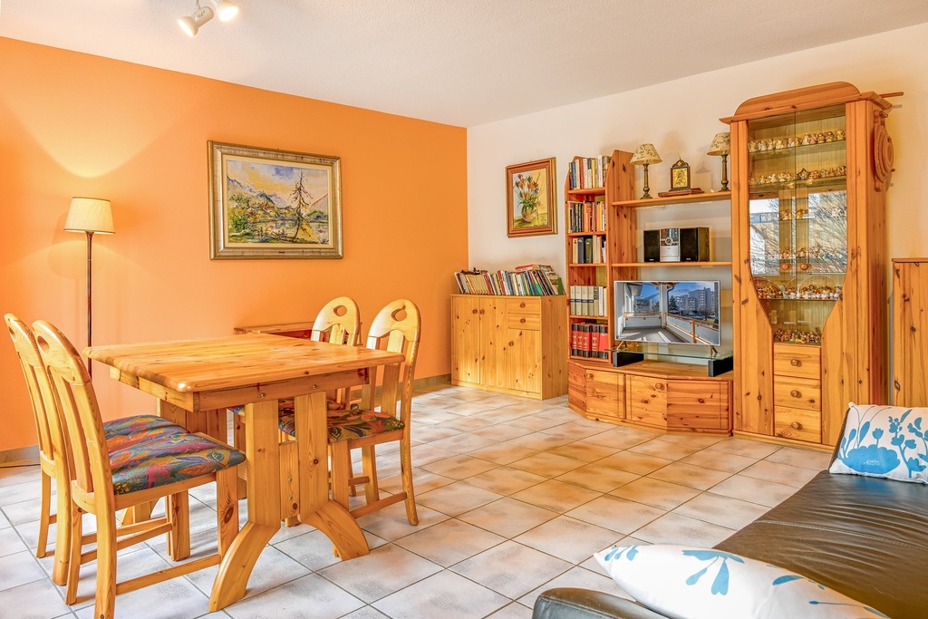 Lichtdurchflutete Wohlfühloase mit Balkon und Alpenblick