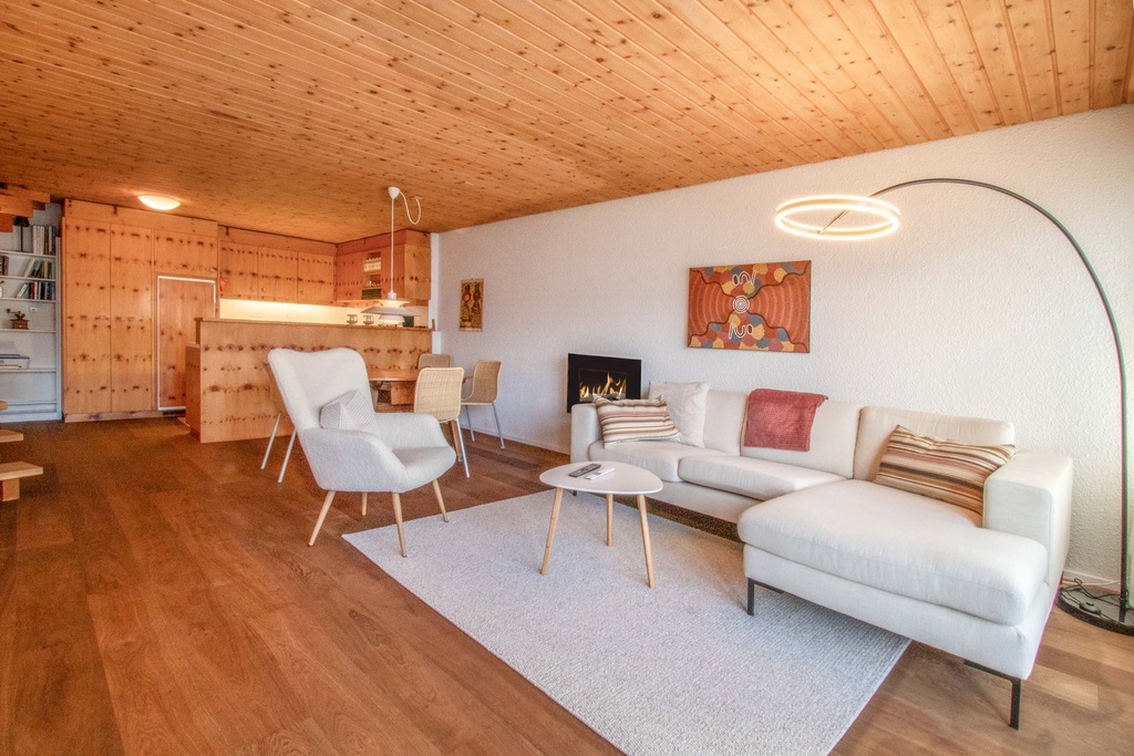 [V-251116] Samedan - Alpiner Rückzugsort – Eleganz &amp; Komfort auf zwei Ebenen